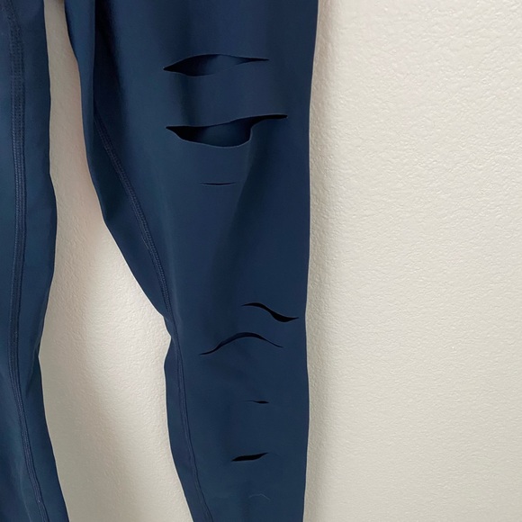 Alo Warrior Leggings - Picture 7 of 8